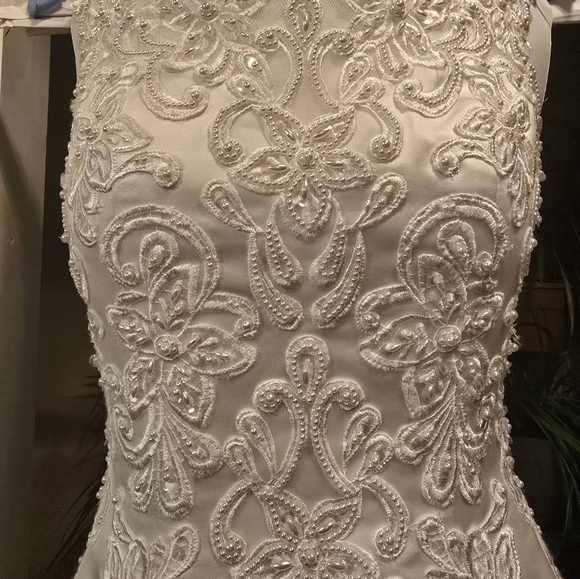 Michelangelo wedding dress size 6 - Picture 3 of 13